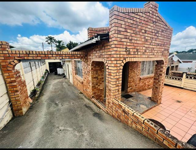4 BEDROOM HOUSE FOR SALE IN NEWLANDS WEST